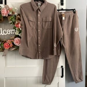 FINAL REDUCTION NWT Pink Victoria Secret set “Shacket” & joggers size large